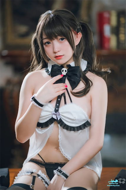 Coser@花铃 – 万圣节 小恶魔女仆 | Coser@Hana Rin – Halloween Little Devil Maid